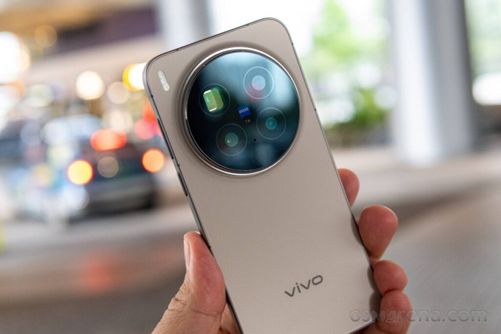 vivo X300 Ultra — смартфон или уже камера? 400 мм, 200 Мп и 70-кратный зум
