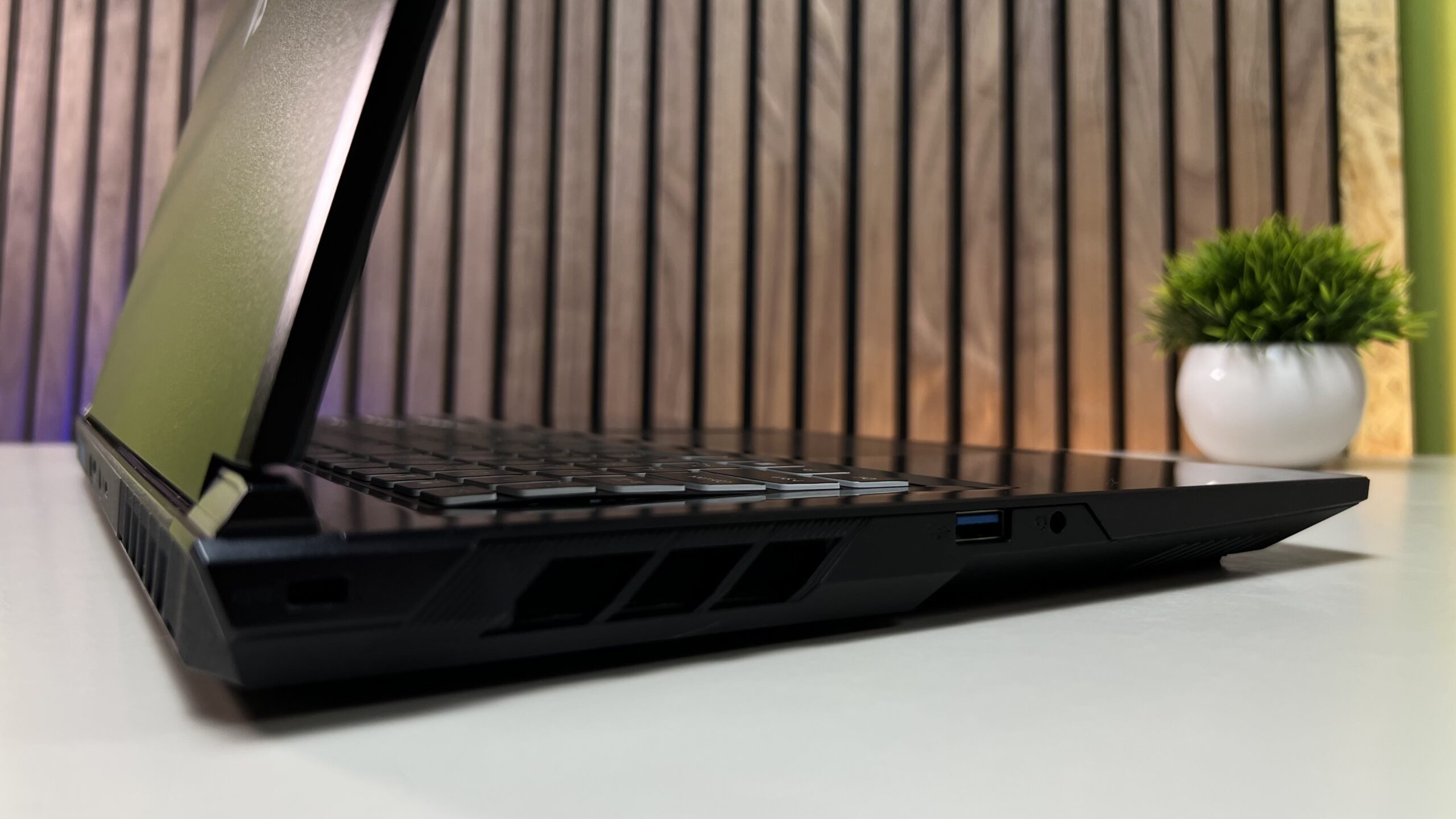 Dream Machines 17" з Core i9: майже ідеал для рендеру. У чому підступ?